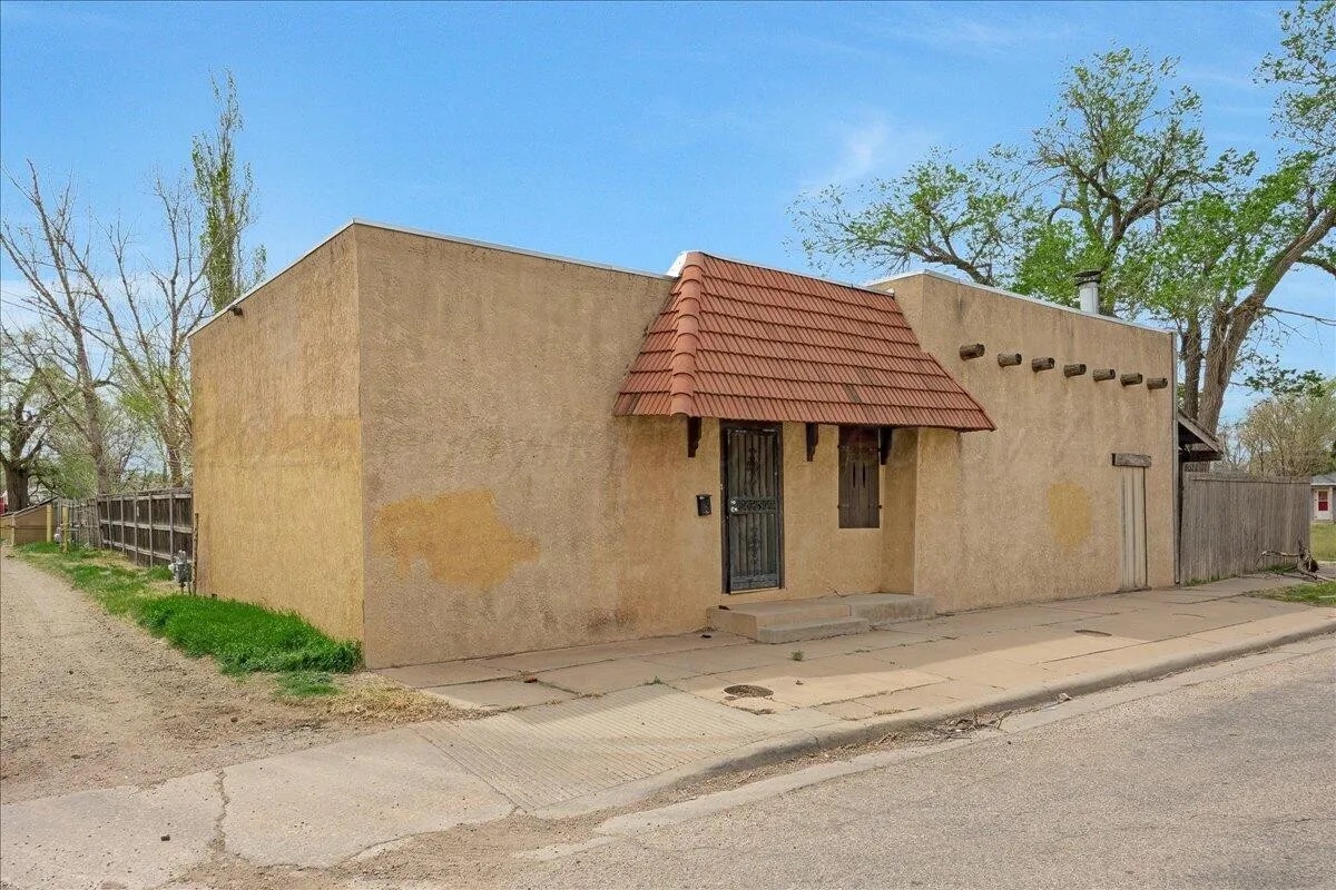 Three-bedroom house at Southwest 14th Avenue · House